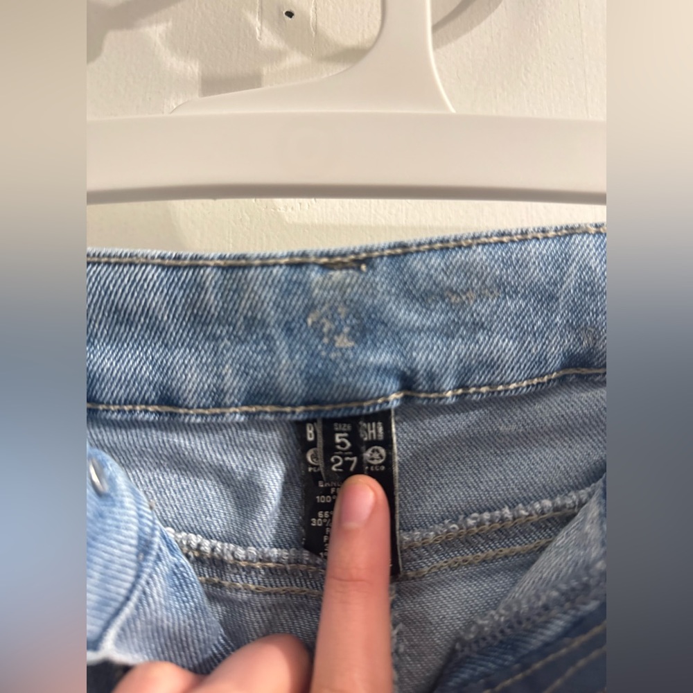 Rewatch Ripped Mom Jeans - Picture 2 of 3